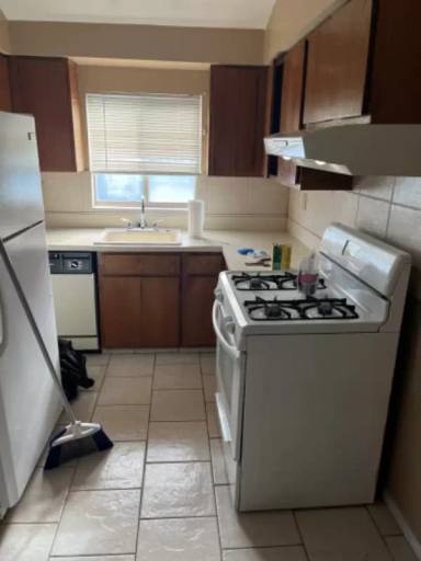 Main picture of 1100 Rensselaer Ave