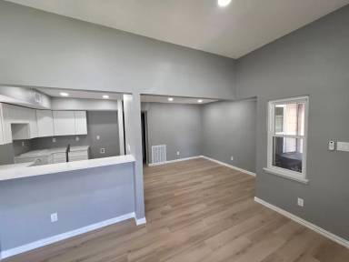 Main picture of 2419 E Timberview Ln