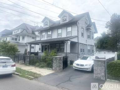 Main picture of 64 Livingston Pl
