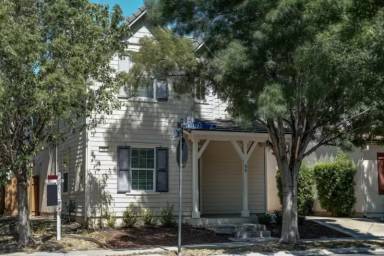 Main picture of 52 S Libertad St