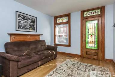 Main picture of 2428 Fleet St