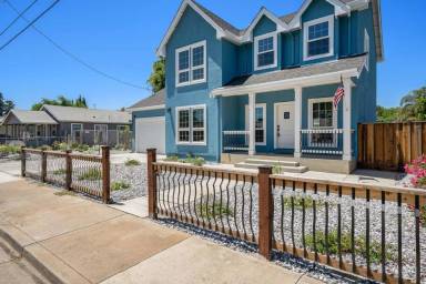 Main picture of 731 Beatrice St
