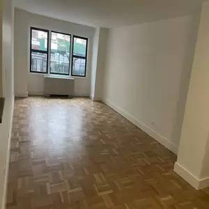 Main picture of 222 E 63rd St