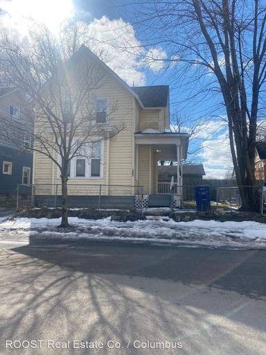 Main picture of 1271 E Fulton St