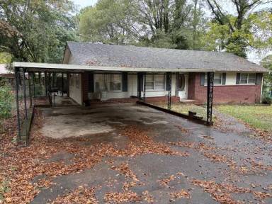 Main picture of 131 Pine Cir