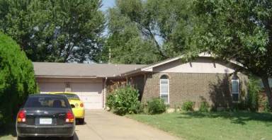 Main picture of 207 W Shadywood Dr