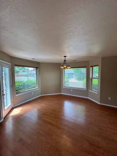 Main picture of 3015 Merriman Rd