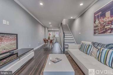 Main picture of 432 Grundy St