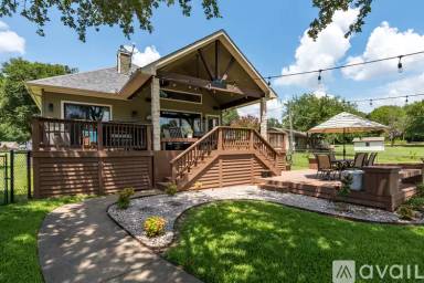 Main picture of 120 Excalibur Cir