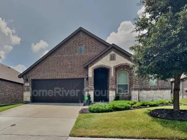 Main picture of 214 Crestlyn Dr