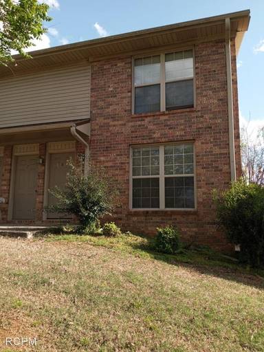 Main picture of 2016 Hobbs Rd SE