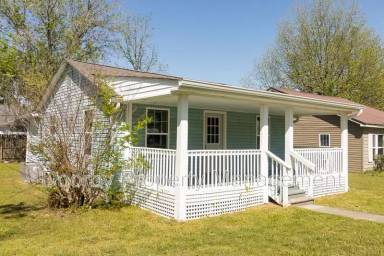 Main picture of 108 Suggs St