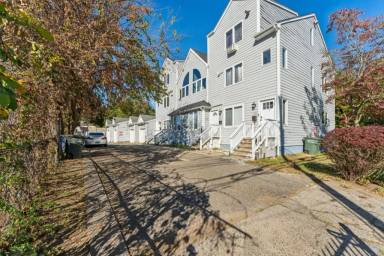 Main picture of 255 East Ave