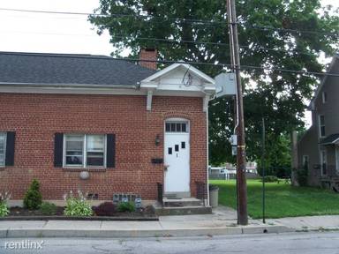 Main picture of 15 Center St