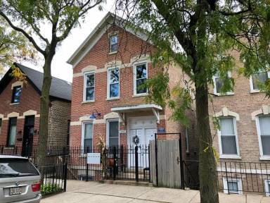 Main picture of 1843 W Cullerton St