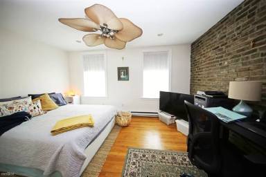 Main picture of 16 Henchman St