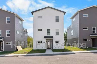 Main picture of 1241 N Avondale Cir