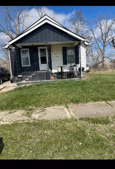 Main picture of 749 E Bundy Ave