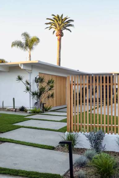 Main picture of 102 Calle Cita