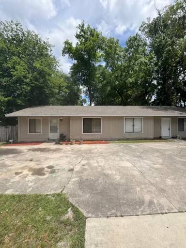 Main picture of 1031 SW 61st St
