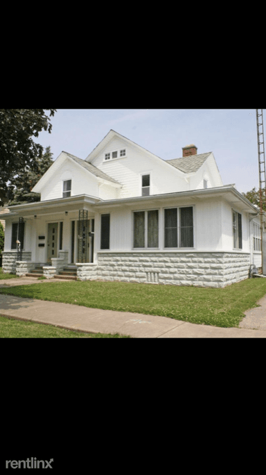 Main picture of 918 1/2 Court St