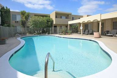 Main picture of 1072 E Madison Ave