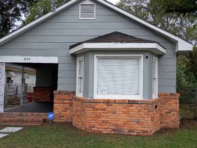 Main picture of 856 Center St