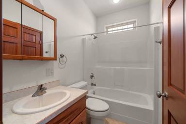 Main picture of 190 Hemlock St
