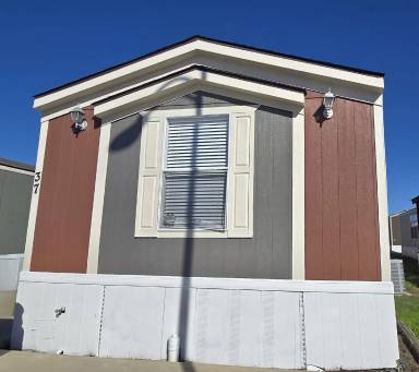 Main picture of 1120 N Vista Dr