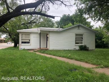 Main picture of 3298 College St