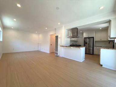 Main picture of 2630 S Longwood Ave