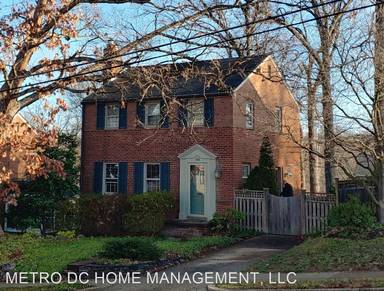 Main picture of 1025 N Larrimore St