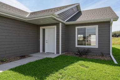 Main picture of 821 7th Ave NW