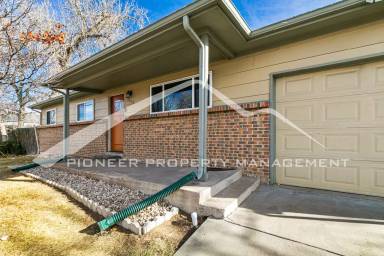Main picture of 2400 Sable Blvd