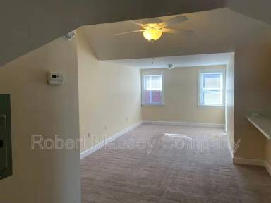 Main picture of 1040 Everett Ave