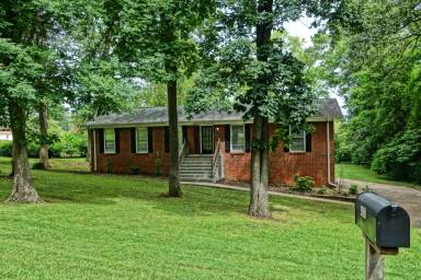 Main picture of 407 Sherwood Dr SE