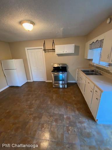 Main picture of 2968 Haywood Ave