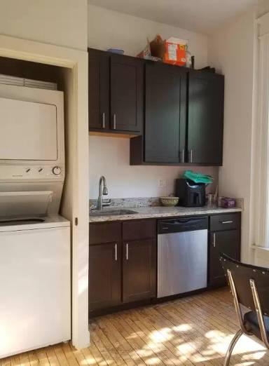 Main picture of 2058 W Roscoe St