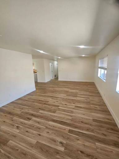 Main picture of 679 W 20th St