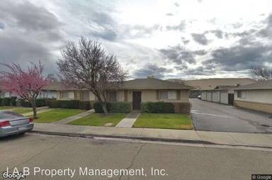 Main picture of 2252 Santiago Way