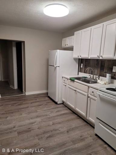 Main picture of 122 E Cecil St
