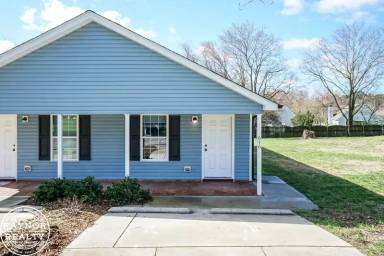 Main picture of 616 E Pine Ave