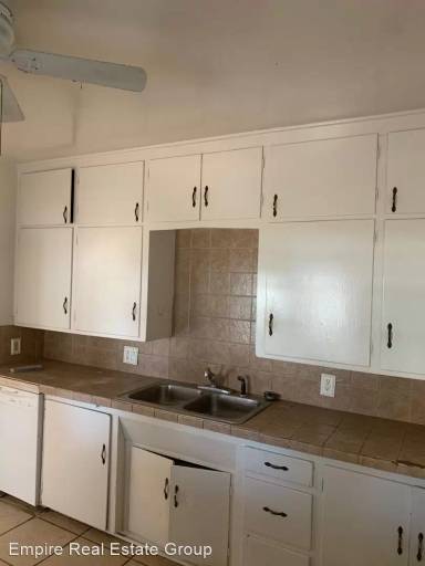 Main picture of 910 E Llano Dr