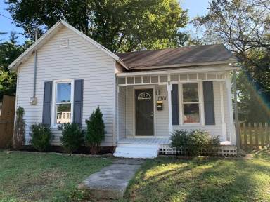 Main picture of 1318 N Douglas Ave
