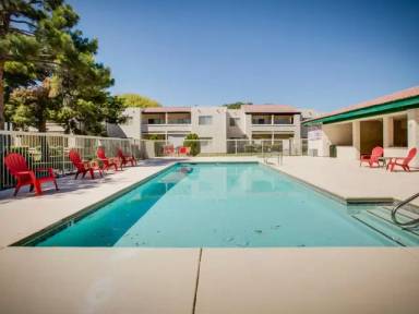 Main picture of Villas East