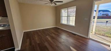 Main picture of 142 Wooded Oak Ct
