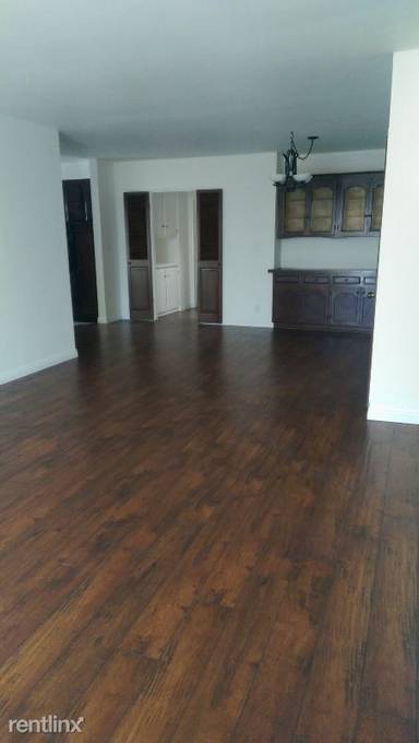 Main picture of 10961 Palms Blvd