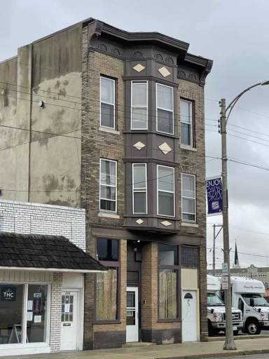 Main picture of 211 E Stephenson St