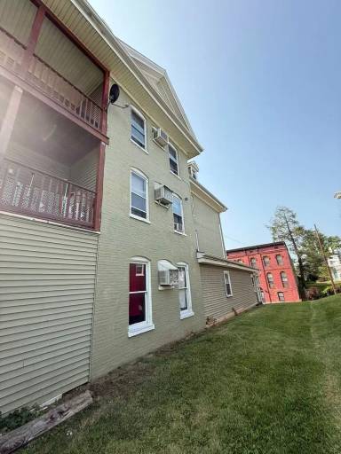 Main picture of 428 W Washington St
