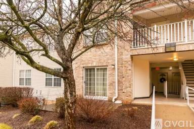 Main picture of 4 Parkside Ct